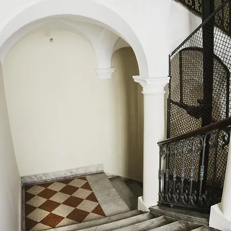 House Πανσιόν *